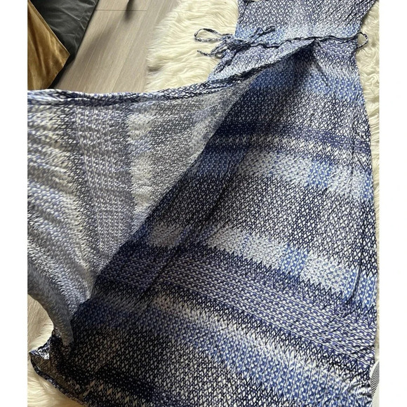 Three 3 Dot Surplice Wrap Maxi Dress Anthropologie Navy White Batik Pattern XS - Picture 5 of 7